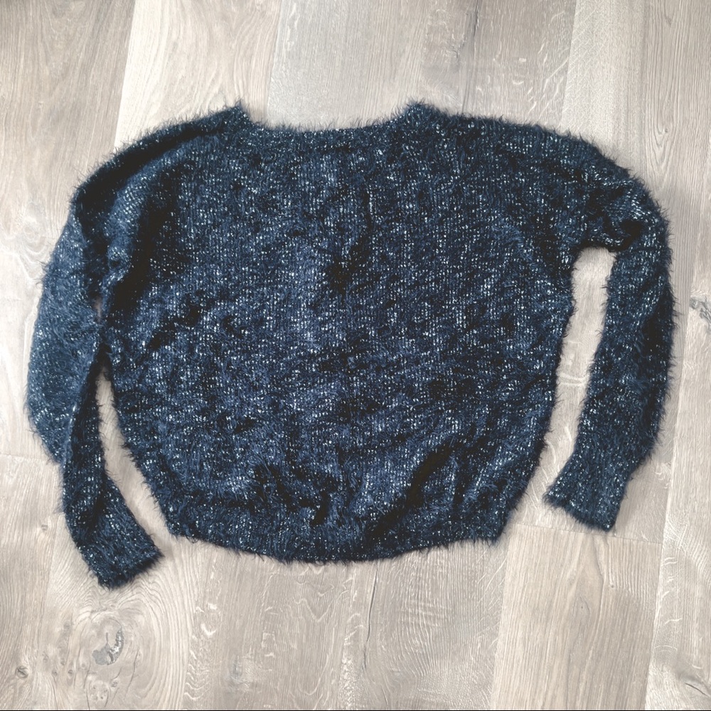 Express Sweater - Picture 4 of 6